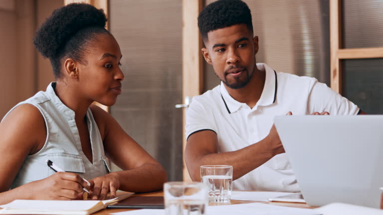 https://media.gettyimages.com/id/2214536893/video/businesswoman-collaboration-with-black-ethnic-businessman-in-modern-office-working-space.jpg?b=1&s=640x640&k=20&c=AjS34YeI5DdLRASTLuiLDgtioYBl2lTWW5kvqJQNAI4=