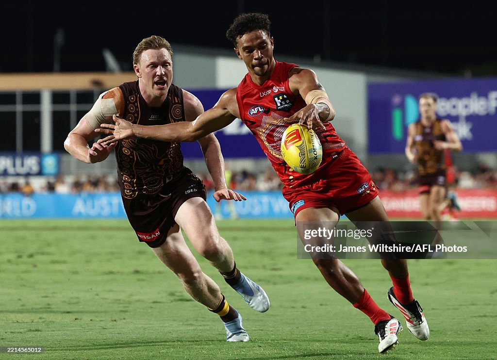 AFL Rd 10 - Gold Coast v Hawthorn