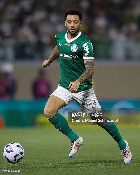 Felipe Anderson of Palmeiras controls the ball during a match between Palmeiras and Sao Paulo as part of Brasileirao 2025 at Arena Barueri on May 11,...