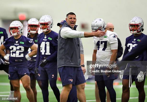 Foxborough, MA Coach Mike Vrabel yells instructions during a drill at the New England Patriots mini rookie camp at the Gillette Stadium bubble on May...