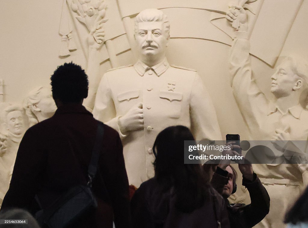Stalin Monument Replica Installed In Moscow Metro