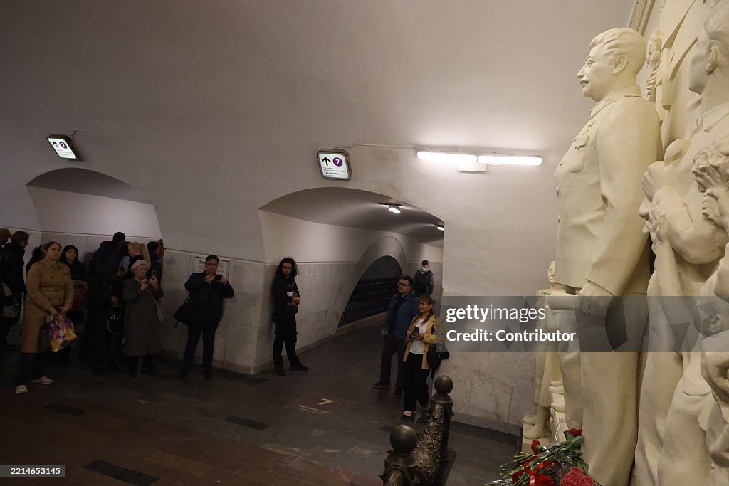 Stalin Monument Replica Installed In Moscow Metro