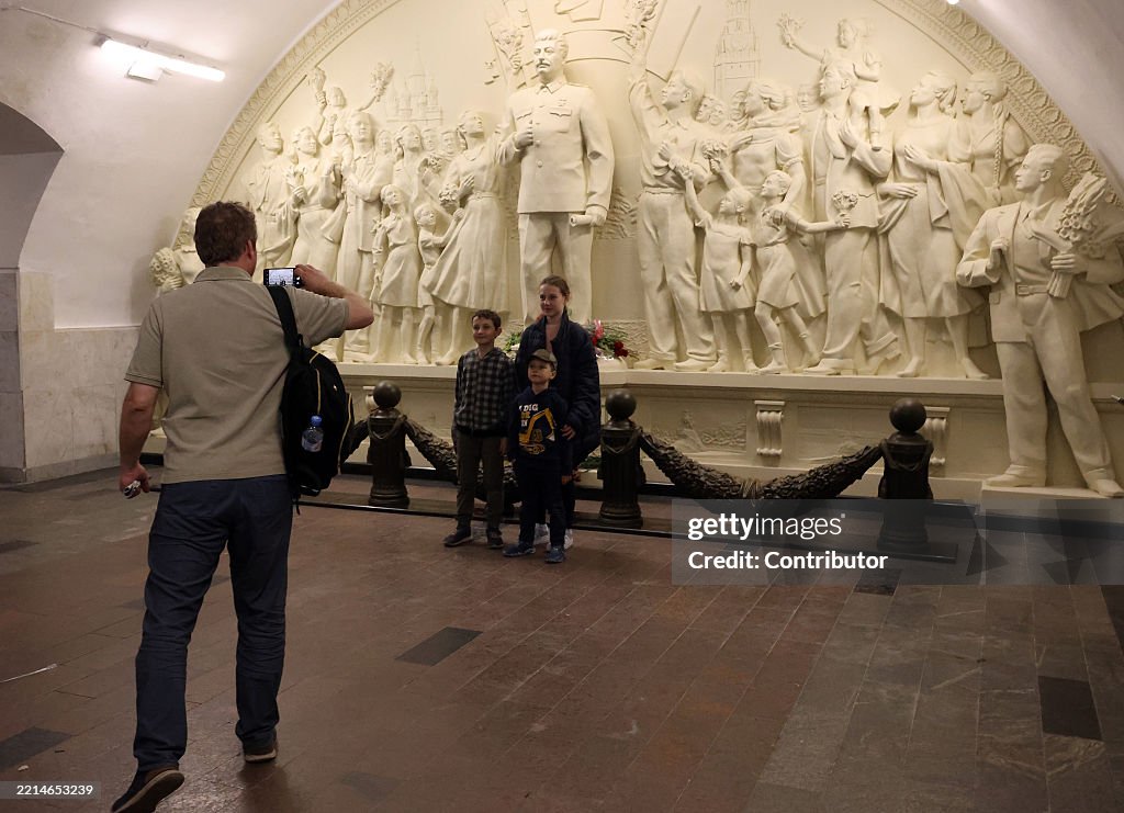 Stalin Monument Replica Installed In Moscow Metro