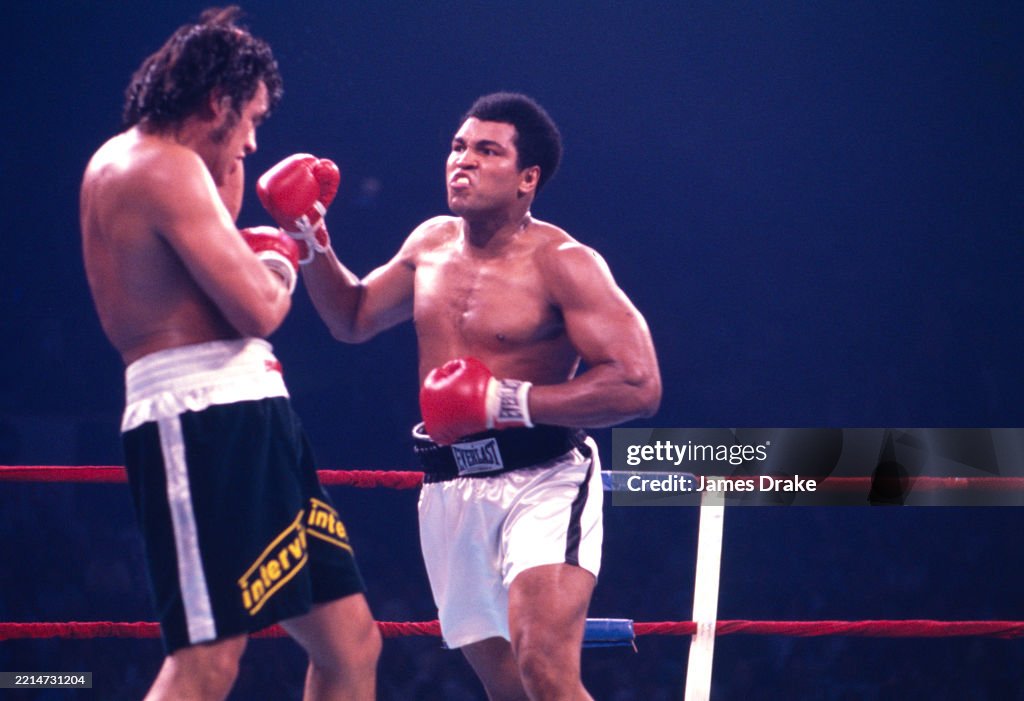 Ali R 1 Boxer Muhammad Ali throws a right-hand punch at opponent Alfredo ...