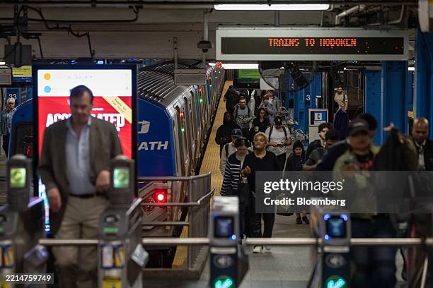 33rd Street Path 56 33rd Street Path Stock Photos, High-Res Pictures, and Images - Getty ...