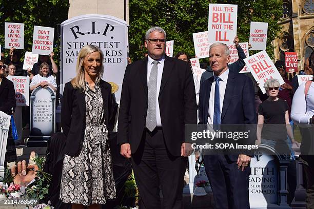 Leader of the Democratic Unionist Party Gavin Robinson , DUP Members of Parliament Gregory Campbell and Carla Lockhart join protesters opposed to the...