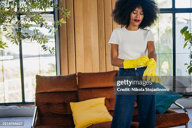 woman is dusting - luva para lavar louça imagens e fotografias de stock