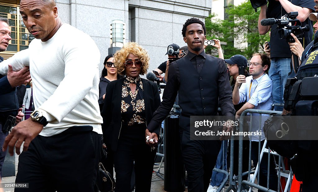 Paul Combs Ric Janice Combs and King Combs arrive for the continuation of the jury ...