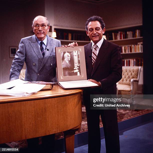 Schlag nach bei Neumann... Personality-Show mit Hans Rosenthal und Autor Curth Flatow.