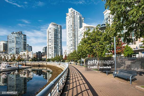 vancouver waterfront condos canada - vancouver photos et images de collection