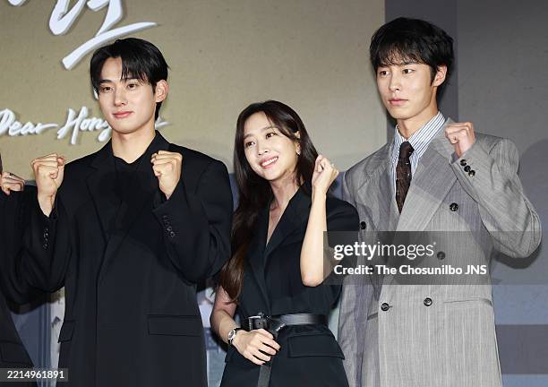 Lee Ga Rak 38 Jung Ga Ram Stock Photos, High-Res Pictures, and Images - Getty Images