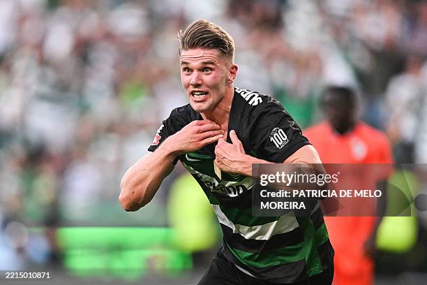 Sporting Lisbon's Swedish forward Viktor Gyokeres celebrates his goal during the Portuguese League football match between Sporting CP and Vitoria...