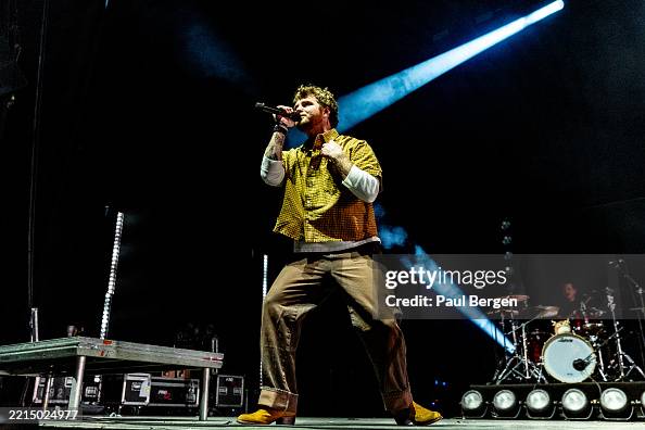 Alex Warren Performs Live On Stage At Afas Live On March 17 2025 In alex-warren-performs-live-on-stage-at-afas-live-on-march-17-2025-in