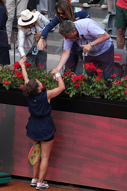 Jasmine Paolini of Italy celebrates with her mother Jacqueline Gardiner , Tathiana Garbin and her father Ugo Paolini after winning the final of the...