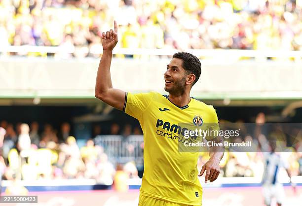 Ayoze Perez of Villarreal CF celebrates scoring his team's first goal during the LaLiga match between Villarreal CF and CD Leganes at Estadio de la...