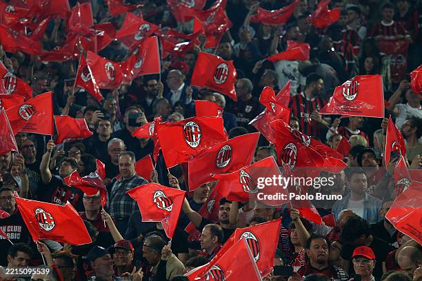 Milan Fans 29,097 Ac Milan Fans Stock Photos, High-Res Pictures, and Images ...