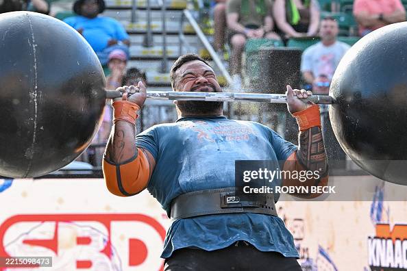 Overhead Ramps TOPSHOT - Eddie Williams of Australia lifts a 154kg circus barbell ...