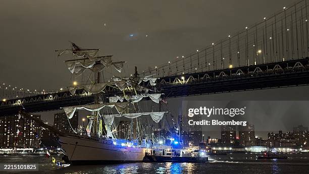 The Mexican naval vessel, the Cuauhtémoc, crashes into the Brooklyn Bridge in New York, US, on Saturday, May 17, 2025. A 270-foot vessel carrying 277...