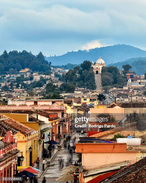 long exposure: vibrant real de guadalupe street to guadalupe church, san cristobal de las casas, mexico - chiapas stock pictures, royalty-free photos & images
