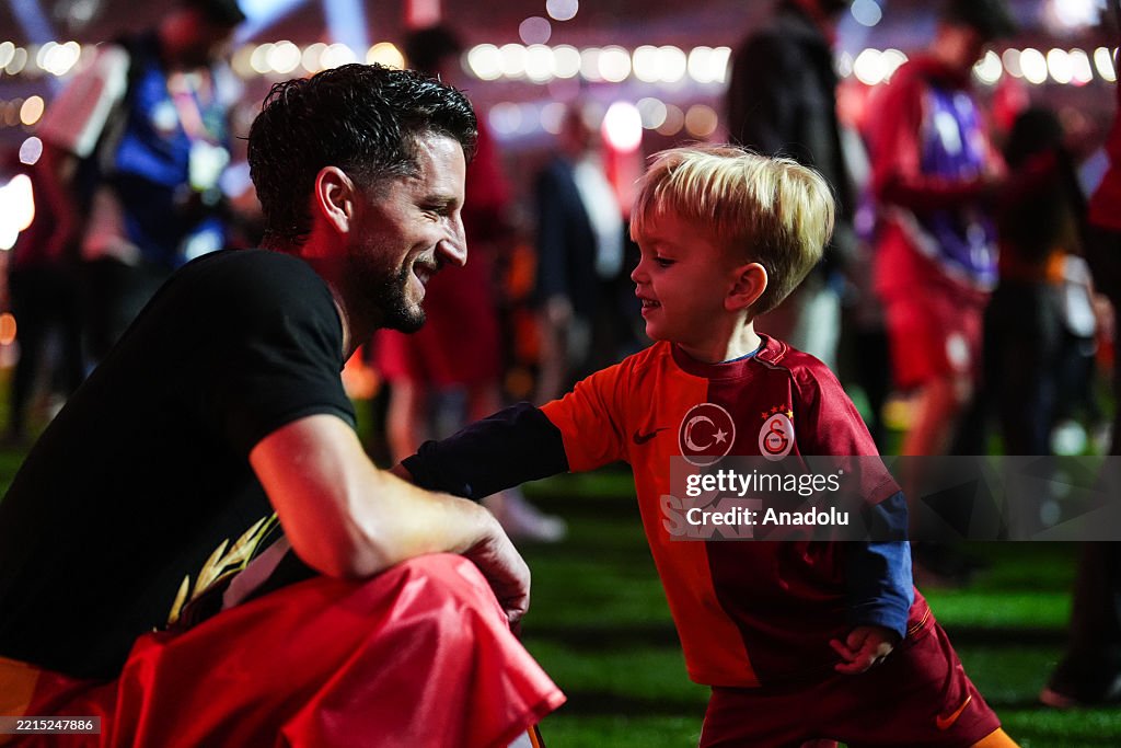 Child roles at the Gala: Mertens son comforts father, Osimhen s daughter announces goal