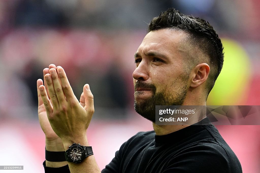 Farioli bids farewell to Ajax fans with a heartfelt message
