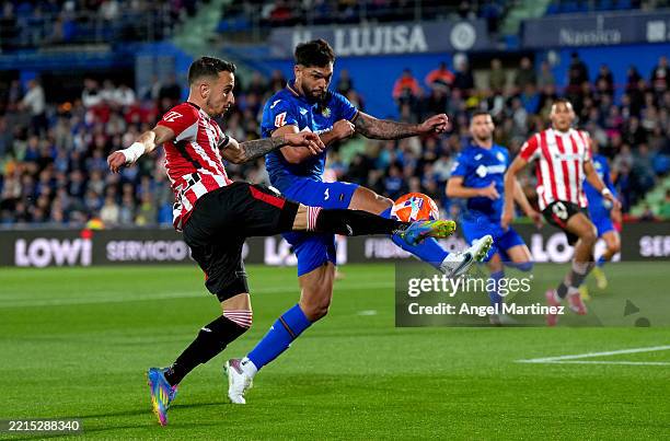 Alex Berenguer of Athletic Club attempts to cross the ball whilst under pressure from Omar Alderete of Getafe CF during the LaLiga match between...