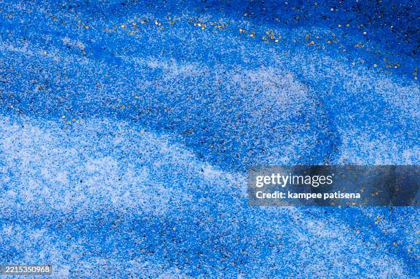 blue and white glitter texture sand art background - sand particles close up stock pictures, royalty-free photos & images