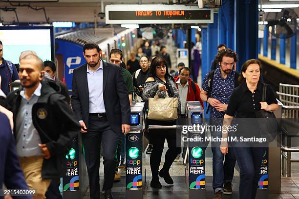33rd Street Path 56 33rd Street Path Stock Photos, High-Res Pictures, and Images - Getty ...