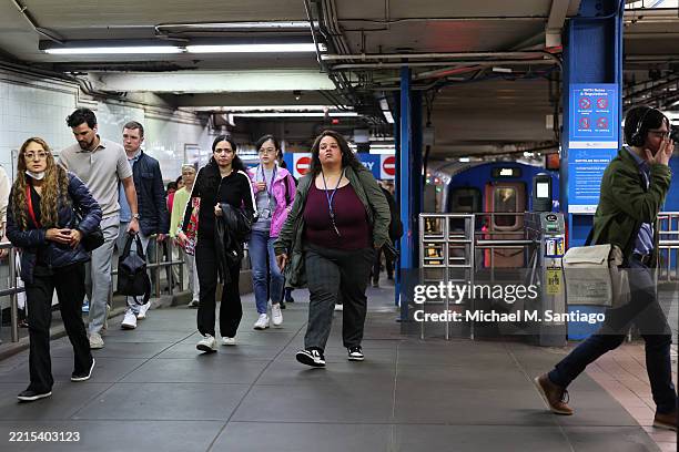 33rd Street Path 56 33rd Street Path Stock Photos, High-Res Pictures, and Images - Getty ...