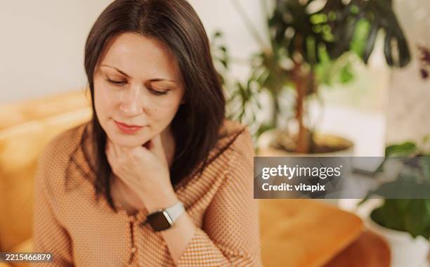 woman with sore throat - throat stock pictures, royalty-free photos & images