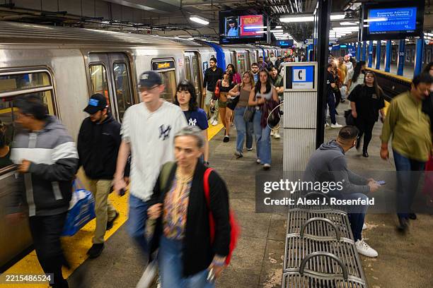 33rd Street Path 56 33rd Street Path Stock Photos, High-Res Pictures, and Images - Getty ...
