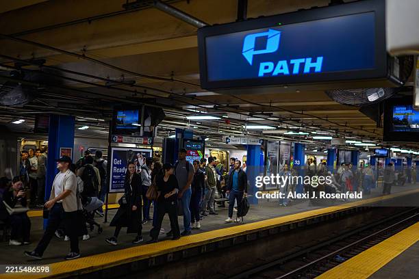 33rd Street Path 56 33rd Street Path Stock Photos, High-Res Pictures, and Images - Getty ...