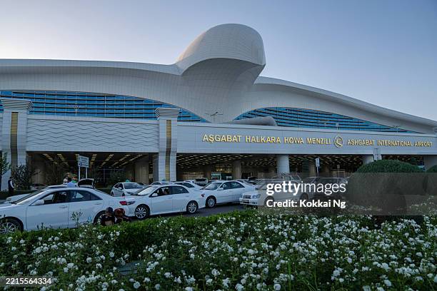 internationaler flughafen aschgabat, turkmenistan - ashgabat stock-fotos und bilder
