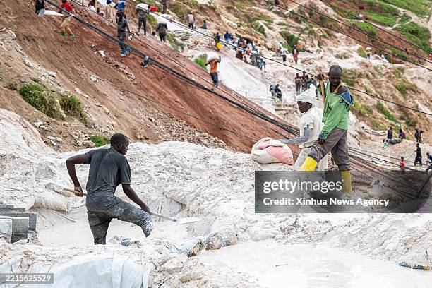 Coltan Map 121 Coltan Mining Stock Photos, High-Res Pictures, and Images - Getty ...
