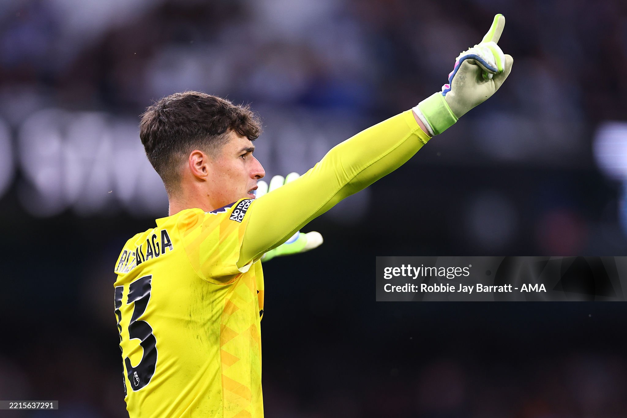 Arsenal signs the most expensive goalkeeper of all time for less than six million