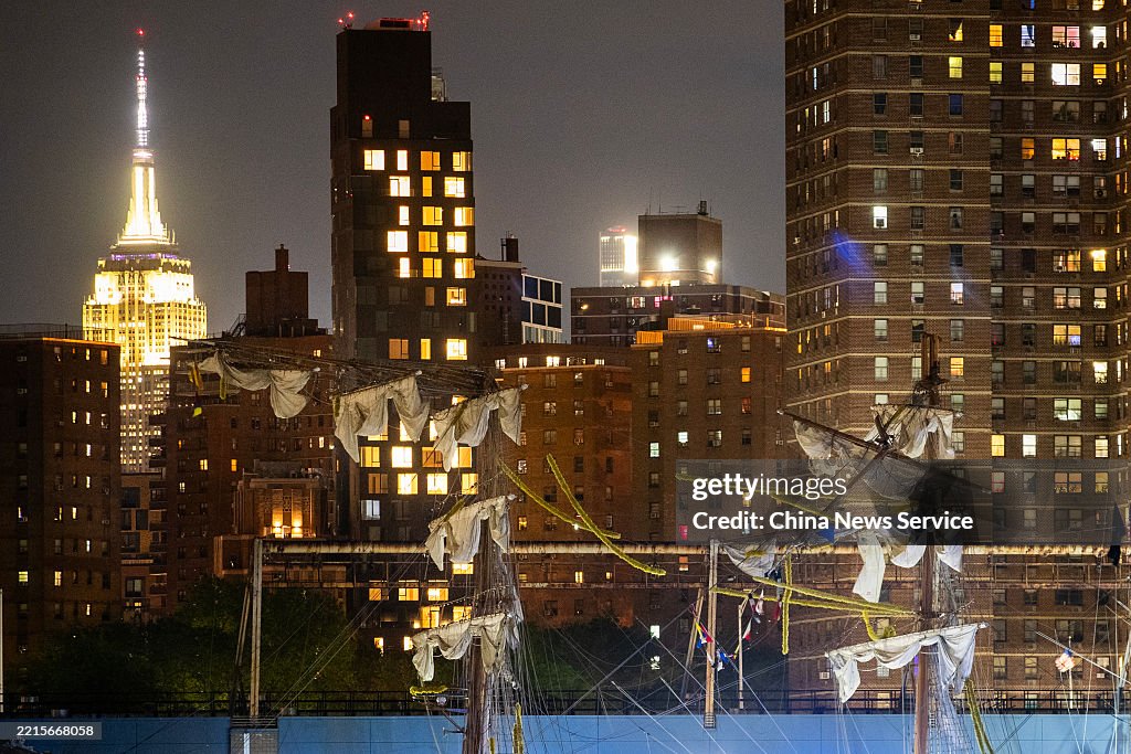 Mexican Navy Ship Crashes Into Brooklyn Bridge
