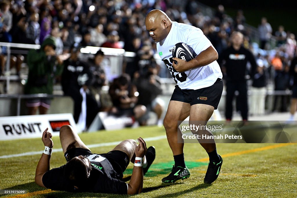 Runitu Abraham Tulisi competes against Chanel Mapusua during the RUNIT... News ...