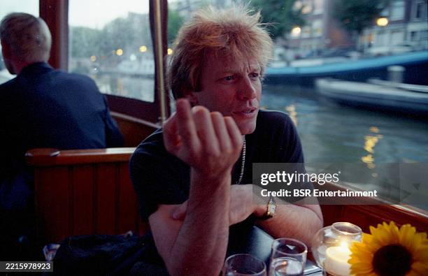 does jon bon jovi smoke cigarettes What is it about the cigarette?!? Hawt!!! Jon Bon Jovi stopped smoking