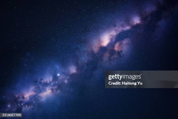 splendid milky way. composite image - galaxie photos et images de collection
