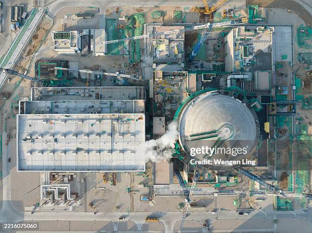 high angle view of a nuclear power plant under construction - componente elétrico imagens e fotografias de stock