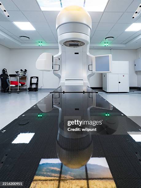 High Resolution Radiotherapy Machine 1,435 Research Innovation Panel Stock Photos, High-Res Pictures, and ...