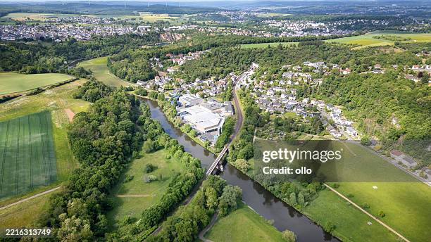lahntal, deutschland - lahntal - taunusgebirge stock-fotos und bilder