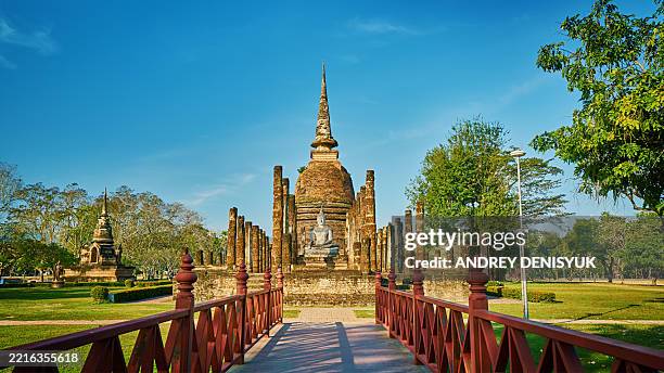 sukhothai kingdom, sukhothai, thailand - sukhothai historical park stock pictures, royalty-free photos & images
