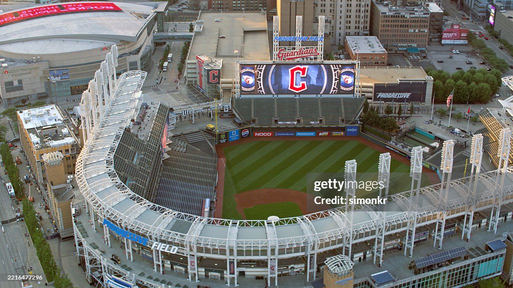 クリーブランドのプログレッシブ・フィールド・スタジアムの象徴的なクローズアップ・エアリアル