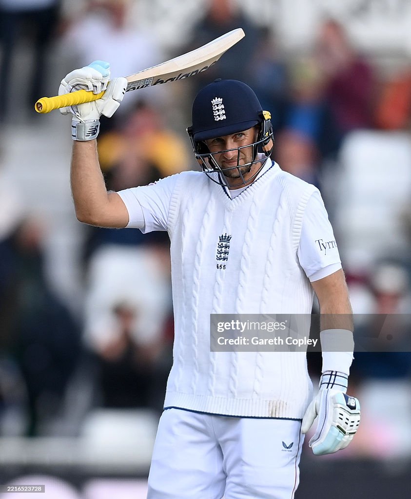 England v Zimbabwe - Rothesay Test Match: Day One