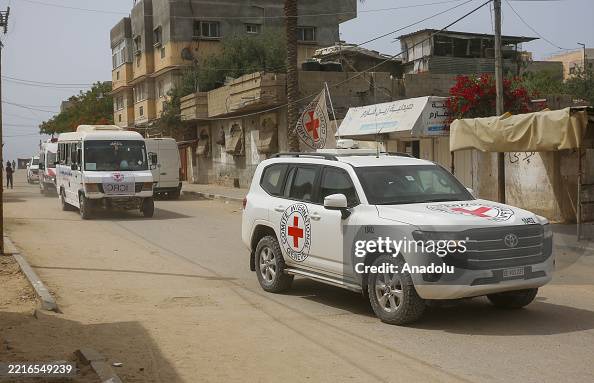 13 freed Palestinian detainees arrive in Gaza for medical examination 13 freed Palestinian detainees arrive in Gaza for medical examination