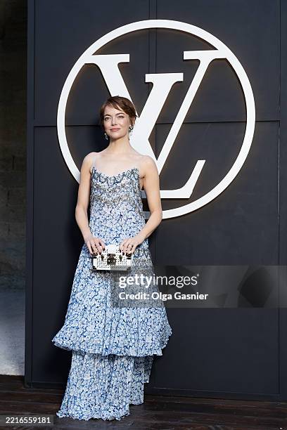 Emma Stone attends the Louis Vuitton Cruise 2026 photocall at Palais Des Papes on May 22, 2025 in Avignon, France.