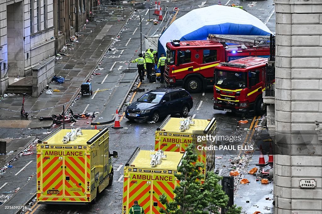 TOPSHOT-FBL-ENG-PR-LIVERPOOL-PARADE-INCIDENT