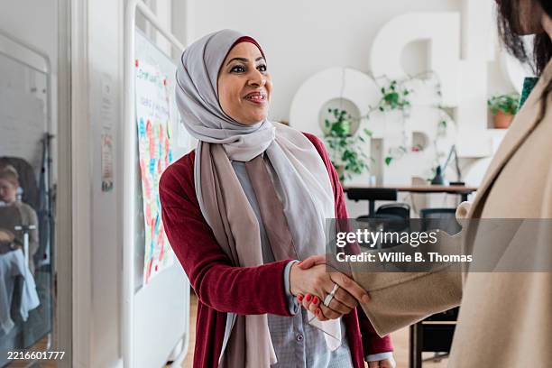 friendly business handshake - businesswear stock pictures, royalty-free photos & images