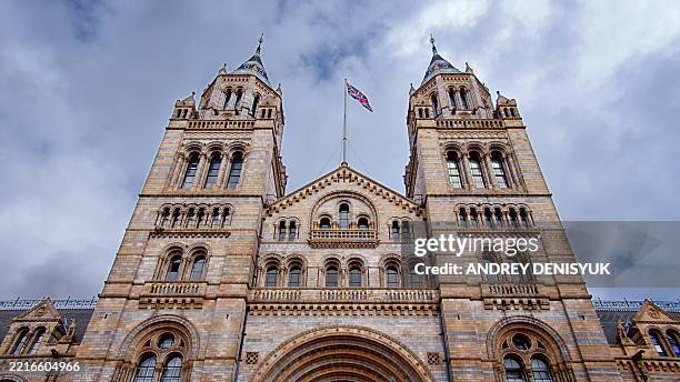 architecture london, england - natural history museum london photos et images de collection